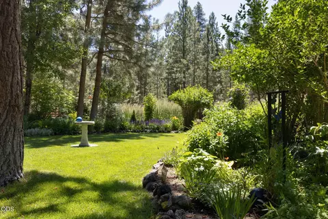 Exterior - 51889 Pine Loop Dr, La Pine, OR 97739 photo 10 of 29