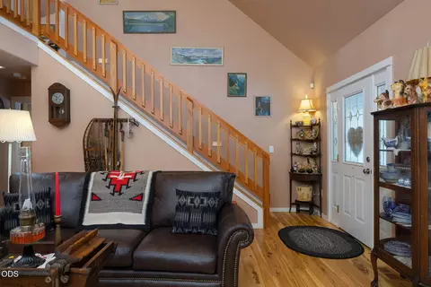 Entry Way - 51889 Pine Loop Dr, La Pine, OR 97739 photo 1 of 1