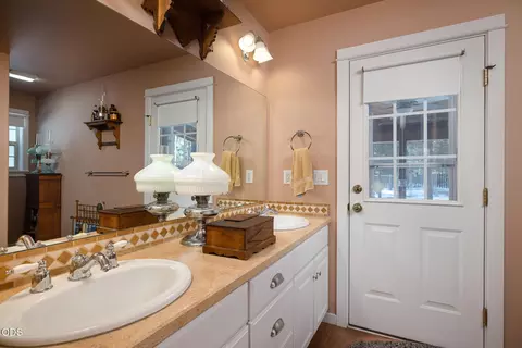 Bath - 51889 Pine Loop Dr, La Pine, OR 97739 photo 1 of 2