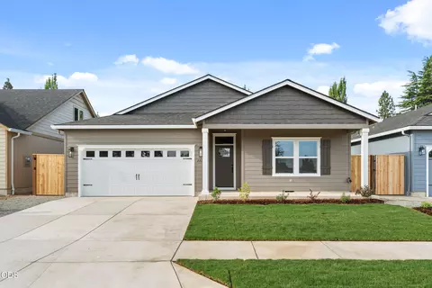2217 Piazza Dr, Medford, OR 97501