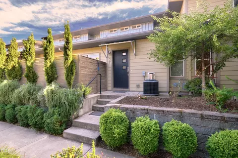 37 N Mountain Ave, Ashland, OR 97520