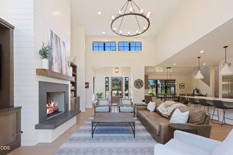 Living - 61546 Hosmer Lake Dr, Bend, OR 97702 photo 4 of 5