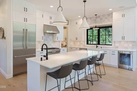 Kitchen - 61546 Hosmer Lake Dr, Bend, OR 97702 photo 2 of 9