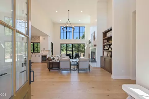 Entry Way - 61546 Hosmer Lake Dr, Bend, OR 97702 photo 1 of 2