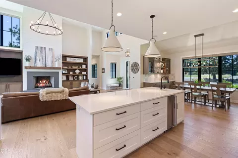 Kitchen - 61546 Hosmer Lake Dr, Bend, OR 97702 photo 7 of 9