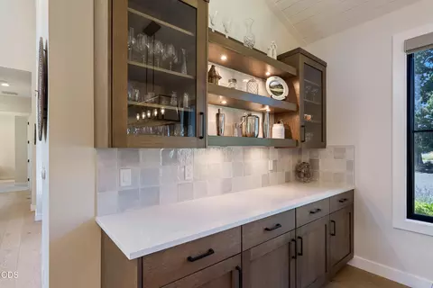 Kitchen - 61546 Hosmer Lake Dr, Bend, OR 97702 photo 9 of 9