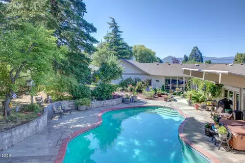 1012 NE Hefley St, Grants Pass, OR 97526