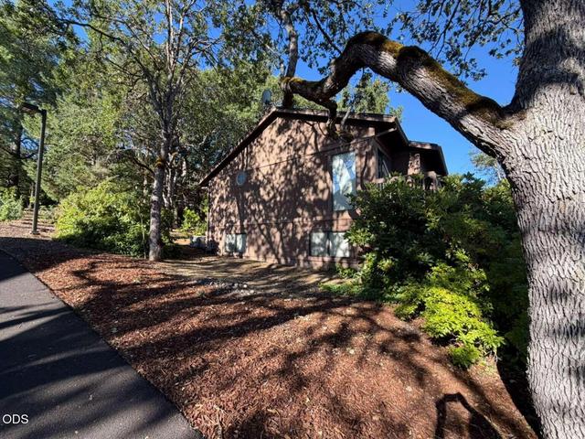 2586 Freedom Way, Medford, OR 97504