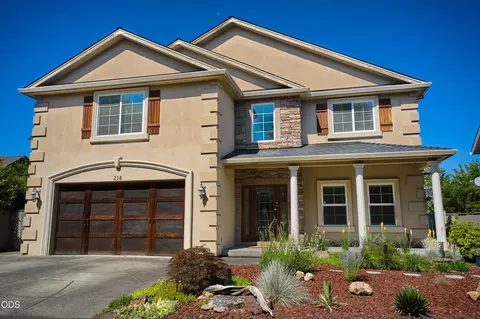 238 Fieldbrook Ct, Medford, OR 97504