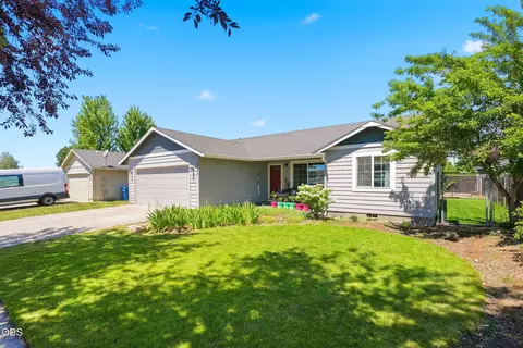 747 NE Black Bear St, Prineville, OR 97754