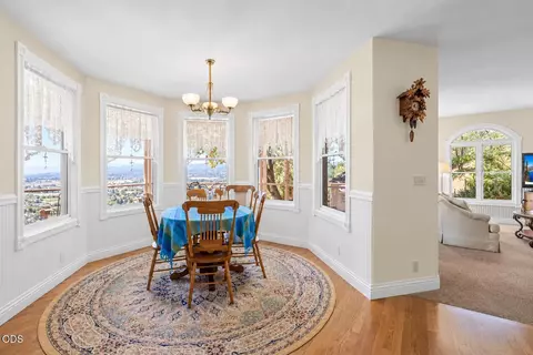 Dining - 4303 Tami Ln, Central Point, OR 97502 photo 2 of 3