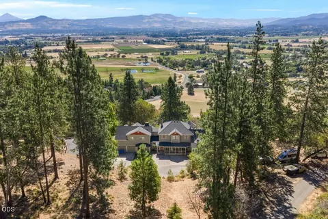 View/Area - 4303 Tami Ln, Central Point, OR 97502 photo 4 of 4