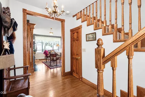 Entry Way - 4303 Tami Ln, Central Point, OR 97502 photo 1 of 1