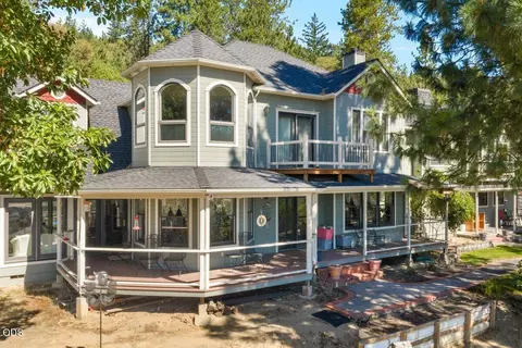 Exterior - 4303 Tami Ln, Central Point, OR 97502 photo 6 of 12