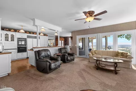 Living - 4303 Tami Ln, Central Point, OR 97502 photo 3 of 5