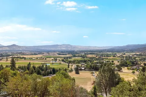 View/Area - 4303 Tami Ln, Central Point, OR 97502 photo 1 of 4