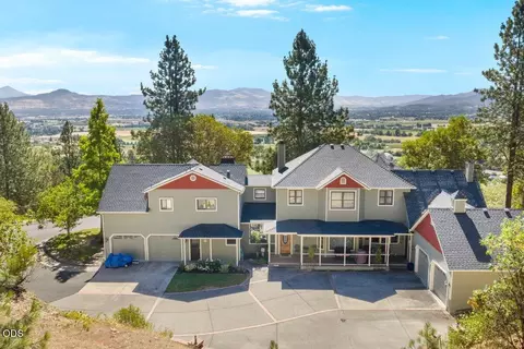 Exterior - 4303 Tami Ln, Central Point, OR 97502 photo 9 of 12