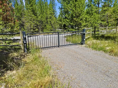 17043 Elsinore Rd, Bend, OR 97707 photo 12