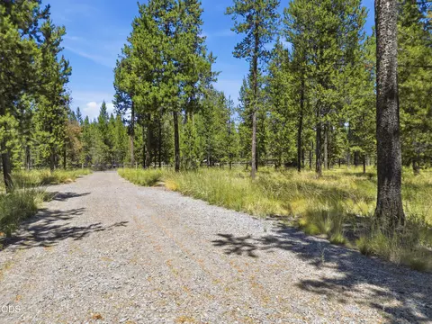 17043 Elsinore Rd, Bend, OR 97707 photo 5