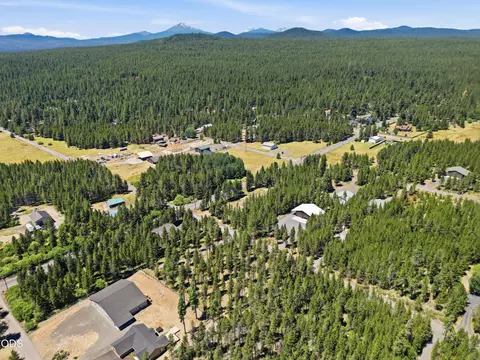 17043 Elsinore Rd, Bend, OR 97707 photo 23