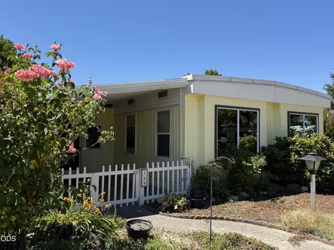 2252 Table Rock Rd #SPC 143, Medford, OR 97501