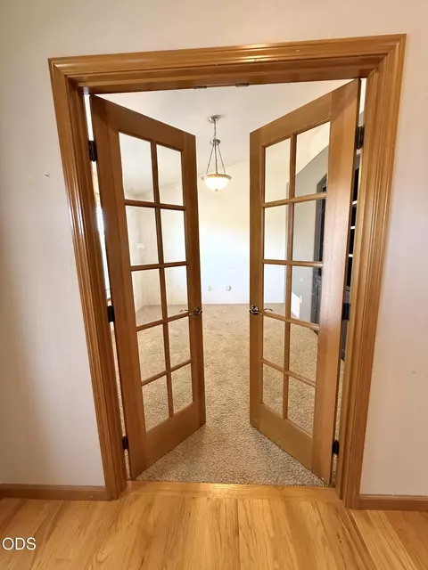 Entry Way - 918 Win Way, Eagle Point, OR 97524 photo 2 of 3