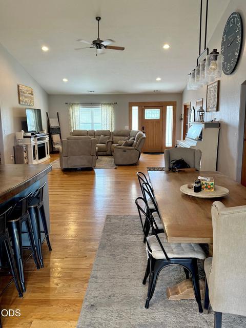 Dining - 918 Win Way, Eagle Point, OR 97524 photo 1 of 2