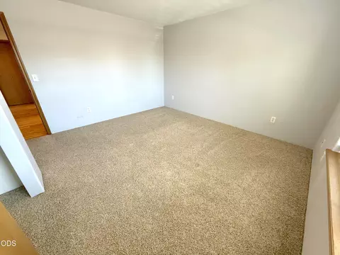 Bedroom - 918 Win Way, Eagle Point, OR 97524 photo 2 of 2