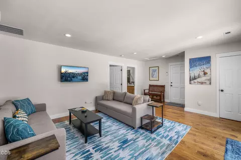 Living - 56832 Besson Rd, Bend, OR 97707 photo 9 of 9