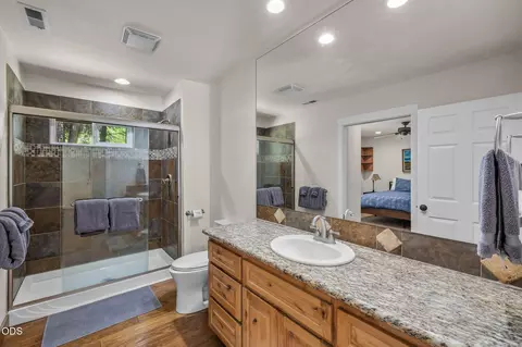 Bath - 56832 Besson Rd, Bend, OR 97707 photo 6 of 6
