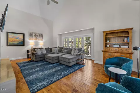 Living - 56832 Besson Rd, Bend, OR 97707 photo 3 of 9