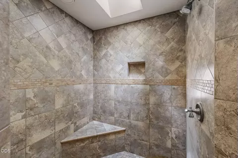 Bath - 56832 Besson Rd, Bend, OR 97707 photo 5 of 6