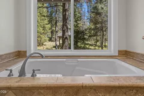 Bath - 56832 Besson Rd, Bend, OR 97707 photo 2 of 6