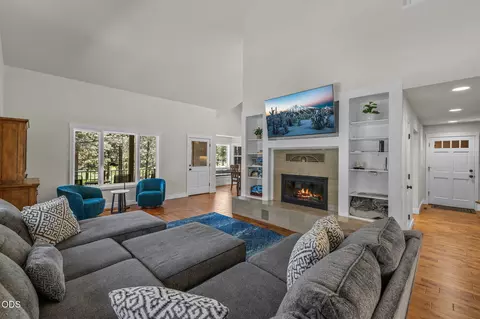 Living - 56832 Besson Rd, Bend, OR 97707 photo 5 of 9