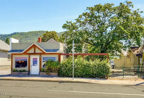 1215 NE 6th St, Grants Pass, OR 97526