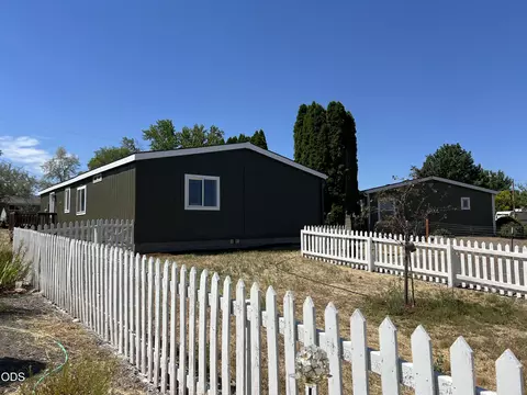 424 4th St, Metolius, OR 97741