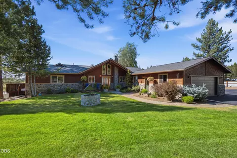Exterior - 16760 Doe Pl, La Pine, OR 97739 photo 3 of 13