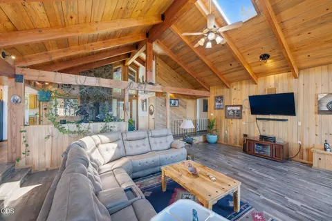Living - 16760 Doe Pl, La Pine, OR 97739 photo 4 of 4