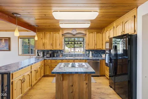 Kitchen - 16760 Doe Pl, La Pine, OR 97739 photo 1 of 3