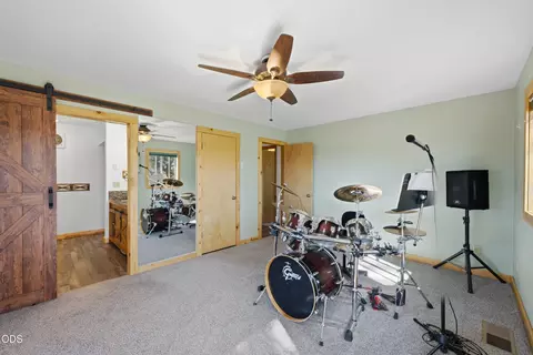 Bedroom - 16760 Doe Pl, La Pine, OR 97739 photo 3 of 5