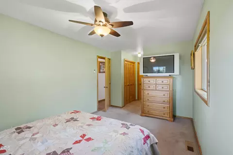 Bedroom - 16760 Doe Pl, La Pine, OR 97739 photo 2 of 5