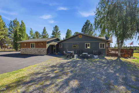 Exterior - 16760 Doe Pl, La Pine, OR 97739 photo 10 of 13