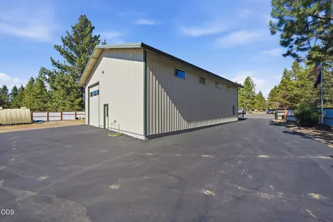 Exterior - 16760 Doe Pl, La Pine, OR 97739 photo 8 of 13