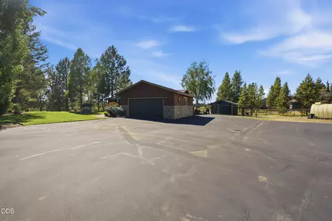 Exterior - 16760 Doe Pl, La Pine, OR 97739 photo 2 of 13