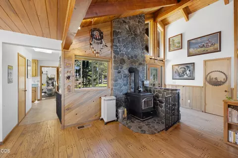 Entry Way - 16760 Doe Pl, La Pine, OR 97739 photo 3 of 5