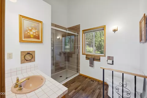 Bath - 16760 Doe Pl, La Pine, OR 97739 photo 2 of 6