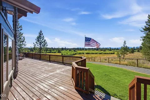 Exterior - 16760 Doe Pl, La Pine, OR 97739 photo 7 of 13