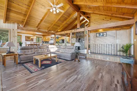 Living - 16760 Doe Pl, La Pine, OR 97739 photo 3 of 4