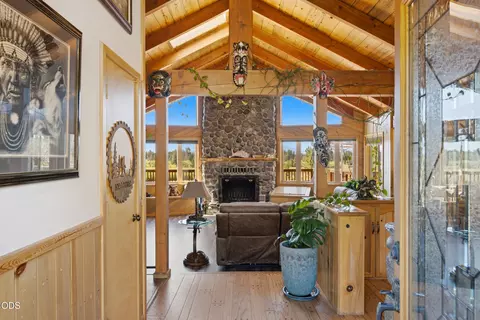 Entry Way - 16760 Doe Pl, La Pine, OR 97739 photo 1 of 5