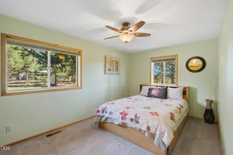 Bedroom - 16760 Doe Pl, La Pine, OR 97739 photo 1 of 5